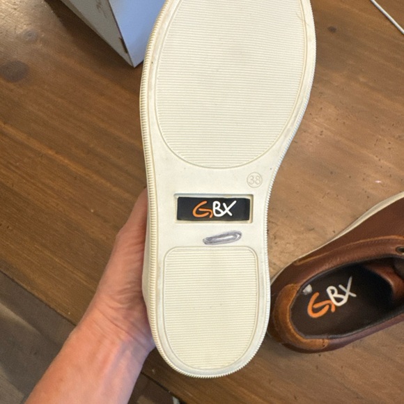 GBX Men's Leather Brown Sneakers - Picture 3 of 9